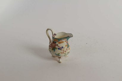 Pot à crème tripode en faïence à décor de...