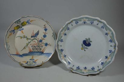 ENSEMBLE de DEUX ASSIETTES comprenant: LA...