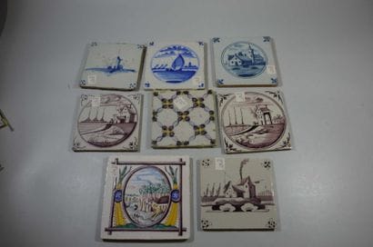 ENSEMBLE de CARREAUX DE FAIENCE comprenant:...