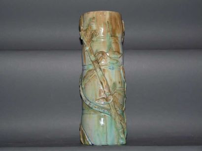 VASE figurant une section de bambou au naturel...
