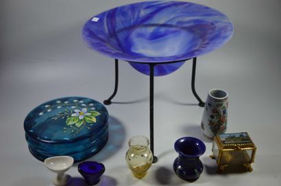 Desvres
Fourmaintraux un petit vase à décor...