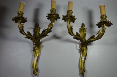 PAIRE D'APPLIQUES à deux bras de lumière...