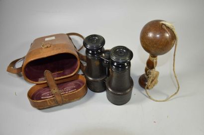 BIBLOQUET en bois et PAIRE DE JUMELLES avec...