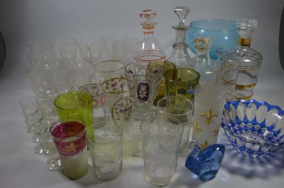 ENSEMBLE de verres dépareillés certains émaillés,...