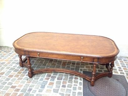 TABLE BASSE ovale en bois naturel mouluré...