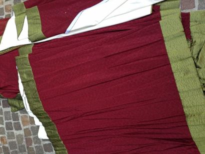 ENSEMBLE de stores en soie bordeaux et v...