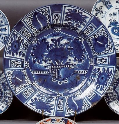 JAPON (Arita)
Plat rond décoré en bleu sous...