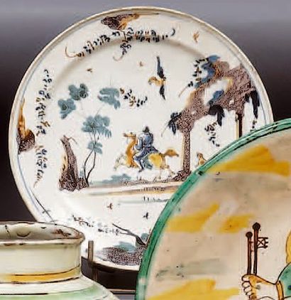 SAVONE
Assiette ronde décorée en polychromie...