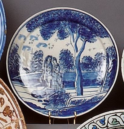 DELFT
Deux assiettes à décor en camaïeu bleu...