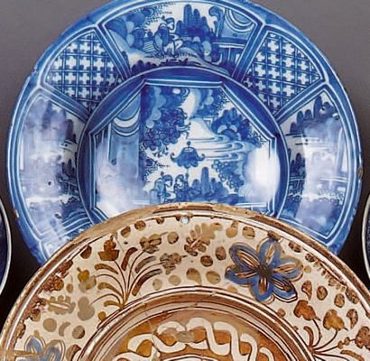 DELFT
Plat rond décoré en camaïeu bleu de...