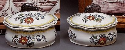 BRUXELLES
Rare paire de beurriers ronds couverts...
