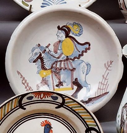 DESVRES
Deux plats ronds à décor de cavaliers...