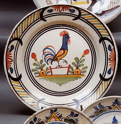 DESVRES
Plat rond décoré en polychromie d'un...