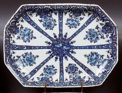 ROUEN
Plat rectangulaire à pans coupés à...