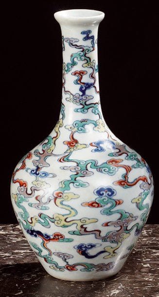 CHINE
Vase de forme balustre à long col étroit...