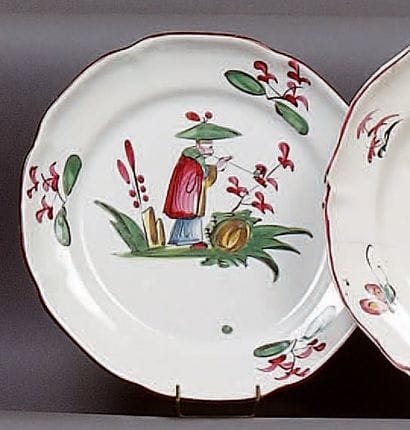 Les ISLETTES
Assiette de forme lobée à décor...