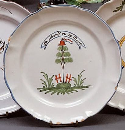 WALY OU EPINAL
Assiette à bord lobé, à décor...