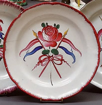 LES ISLETTES
Assiette à bord lobé souligné...