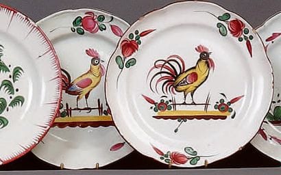 LES ISLETTES
Deux assiettes à bord contourné...