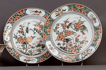 CHINE
Paire d'assiettes rondes décorées en...