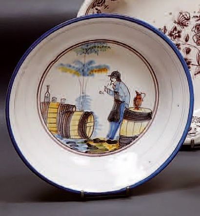 AUVILLAR
Assiette creuse ronde à décor polychrome...