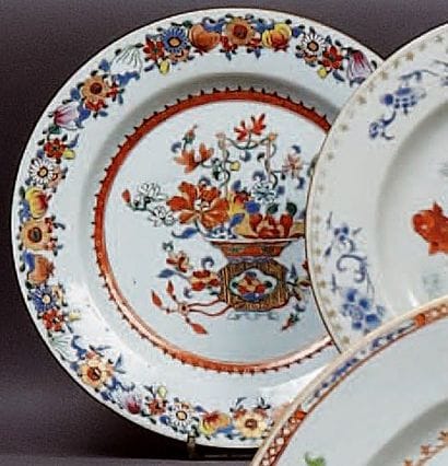 CHINE
Assiette ronde décorée en émaux de...