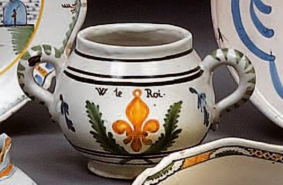 NEVERS
Pot globulaire à deux anses, à décor...