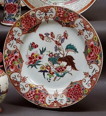 CHINE
Assiette ronde décorée en émaux de...