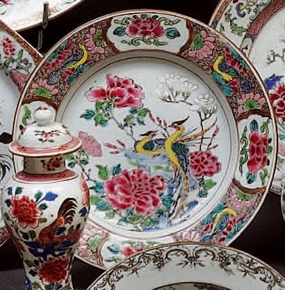 CHINE
Assiette ronde décorée en émaux de...
