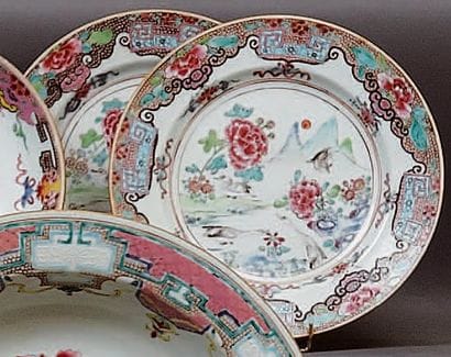 CHINE
Paire d'assiettes rondes décorées en...