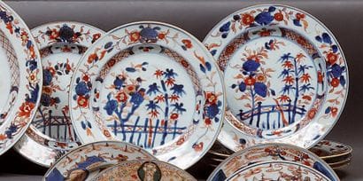 CHINE
Suite de six assiettes rondes décorées...