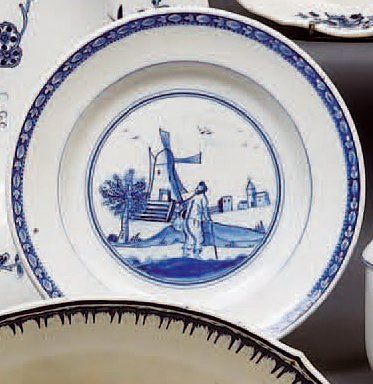TOURNAI
Assiette ronde en pâte tendre décorée...
