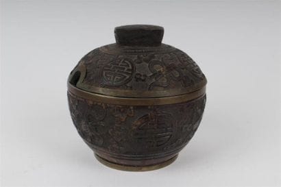 CHINE, fin du XIXe siècle. 
Boîte ronde couverte...