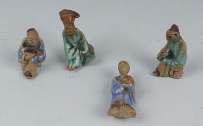 CHINE - 
Quatre sujets miniatures en porcelaine...