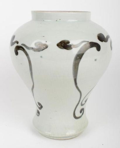 COREE (?) - 
Vase balustre en porcelaine...