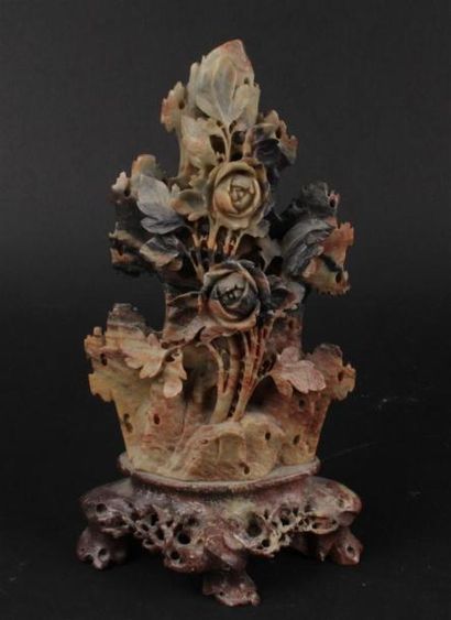 CHINE, XXème siècle
Sujet en stéatite sculpté...