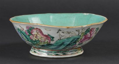 CHINE, XIXe siècle 
Coupe polylobée sur piédouche...