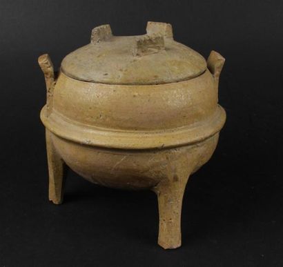 CHINE ? - 
Pot et un couvercle tripode en...