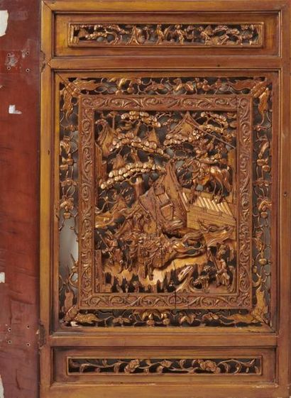 CHINE, XXe siècle 
Quatre éléments de portes...