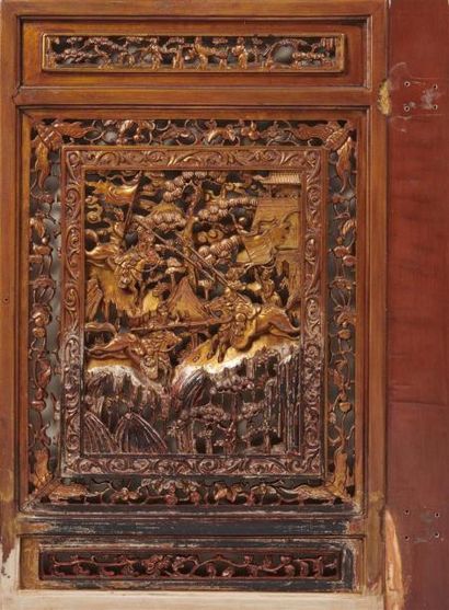 CHINE, XXe siècle 
Quatre éléments de portes...