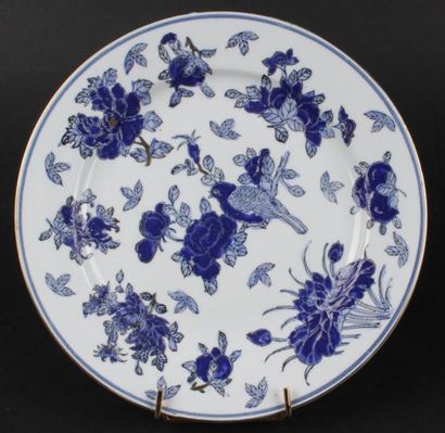 CHINE, XXe siècle 
Coupe en porcelaine blanche...
