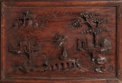 CHINE, XXe siècle 
Panneau en bois rectangulaire...