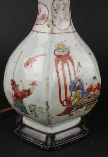 CHINE, XIXe 
Vase monté en lampe en porcelaine...