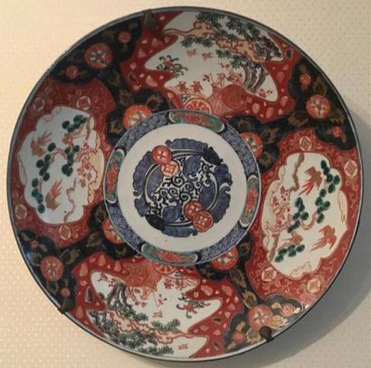 JAPON, XXe siècle 
Plat rond à décor dit...