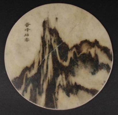 CHINE - 
Pierre de rêve à décor stylisé d'un...