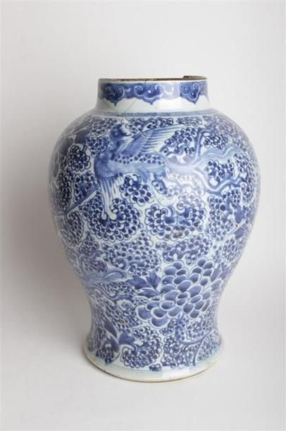 CHINE, XVIIIe siècle 
Potiche de forme balustre...