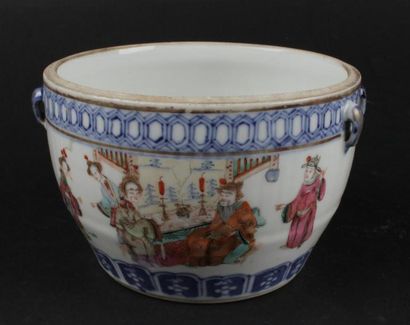 CHINE, XXe siècle 
Pot en porcelaine sans...
