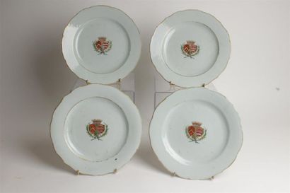 CHINE
Suite de quatre assiettes en porcelaine...