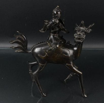 CHINE - XIXe siècle
Brûle-parfum en bronze...