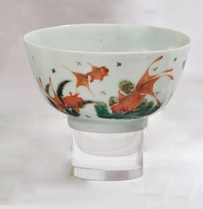 CHINE
Bol en porcelaine à décor polychrome...